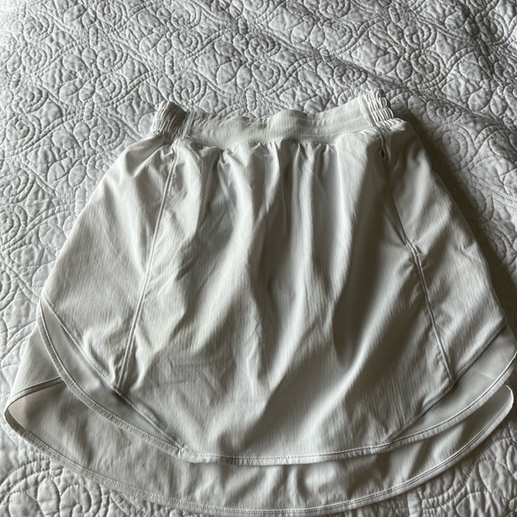 Lululemon hotty hot skirt high rise long - size 2 white - Picture 4 of 5